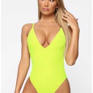 Fashion nova swimsuit - small